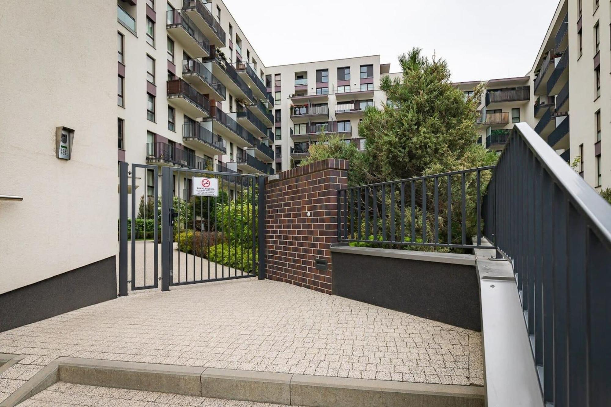 Burakowska 16 - Modern With Balcony Renters Apartment Warsaw